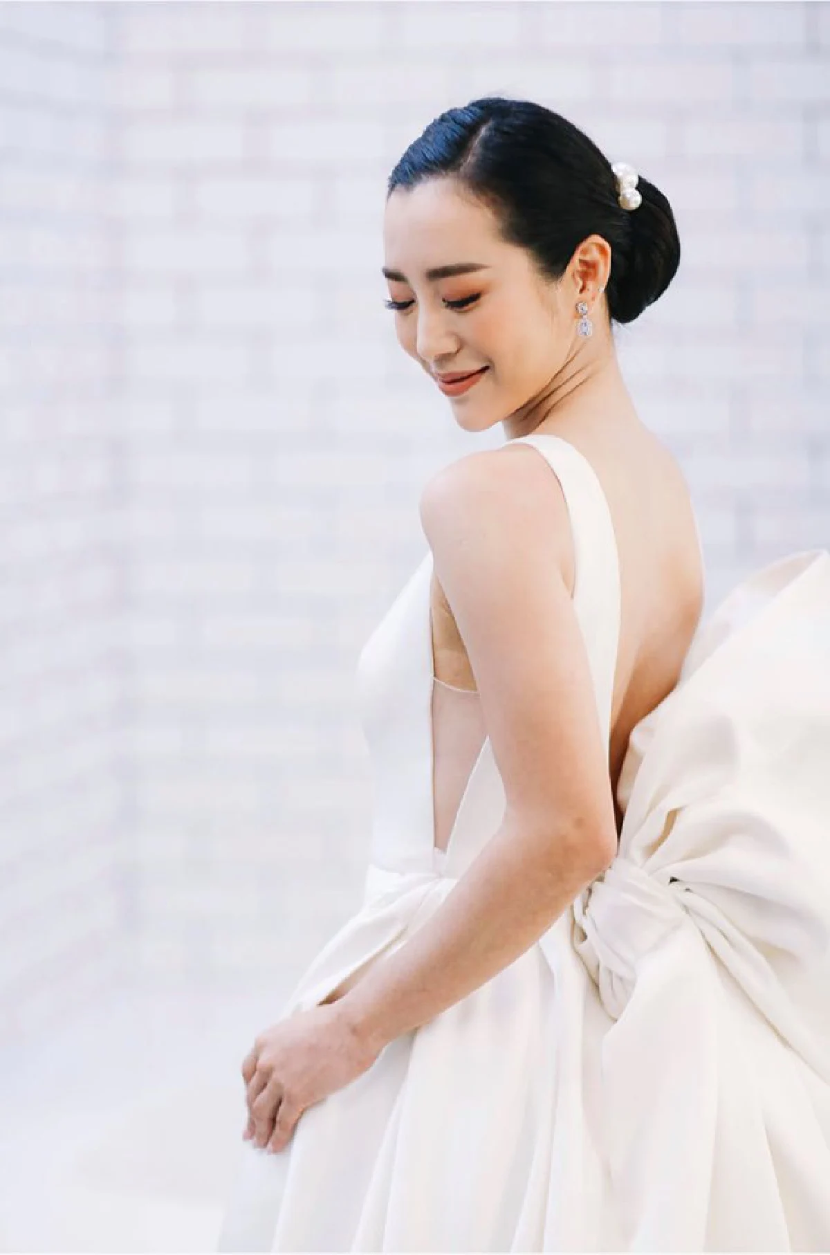 ซูมดีเทลชุดเจ้าสาวของ วีเจจ๋า-ณัฐฐาวีรนุช สวยเรียบง่ายในวันสำคัญ