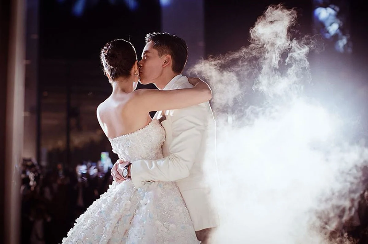 ปังมาก! ศรีริต้า เจนเซ่น แกะของขวัญงานแต่ง..แบรนด์เนมหรูแน่นล้นห้อง