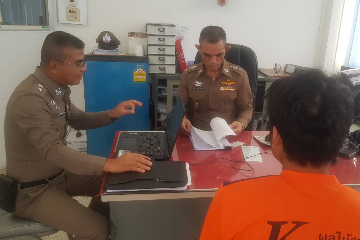 ตำรวจคุมตัวลูกทรพีพลั้งมือฆ่าพ่อฝากขังค้านประกัน ตำรวจคุมตัวลูกทรพีพลั้งมือฆ่าพ่อฝากขังค้านประกัน