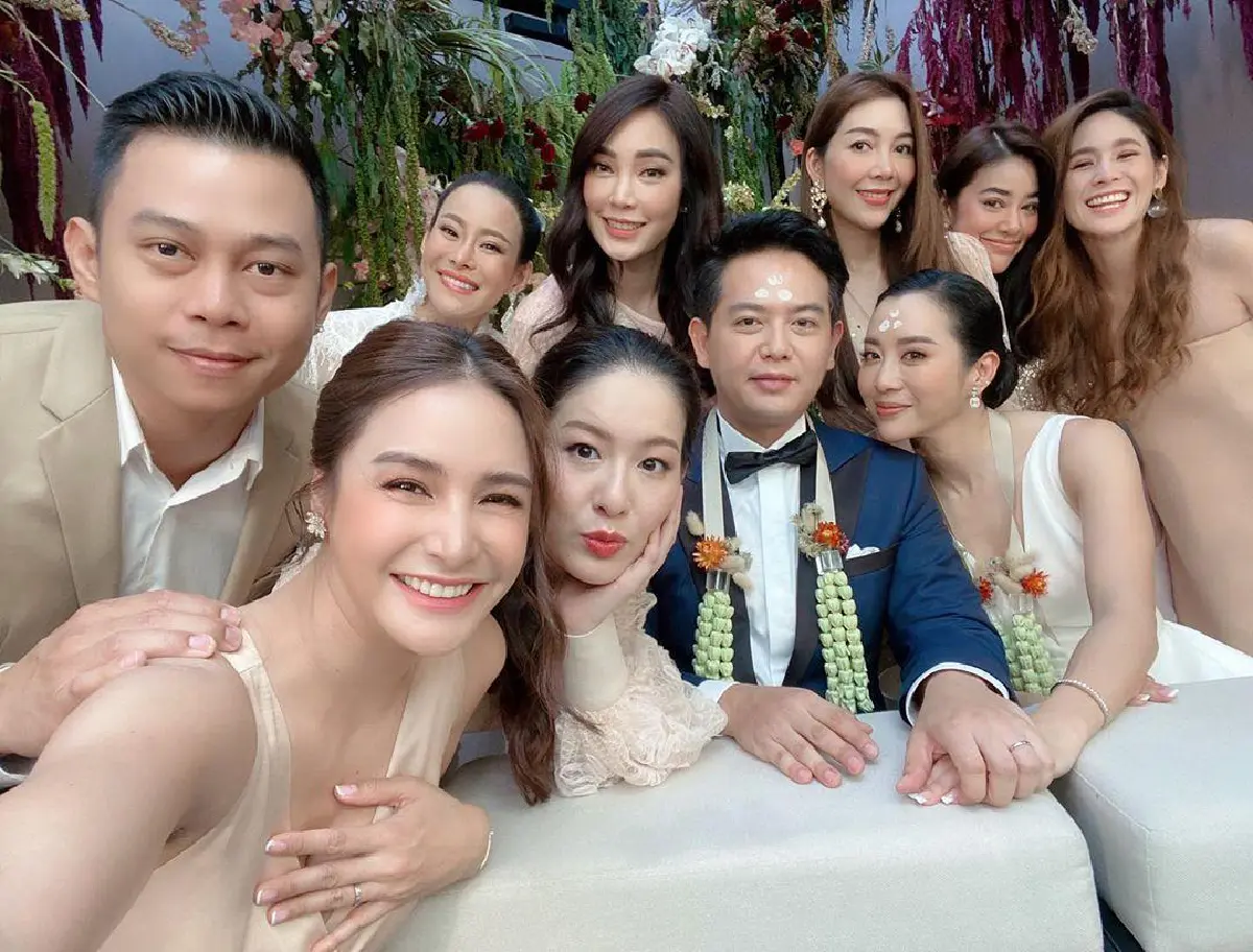สวยยกแก๊ง! รวมภาพเพื่อนสาวซุปตาร์ร่วมงานแต่ง วีเจจ๋า ณัฐฐาวีรนุช