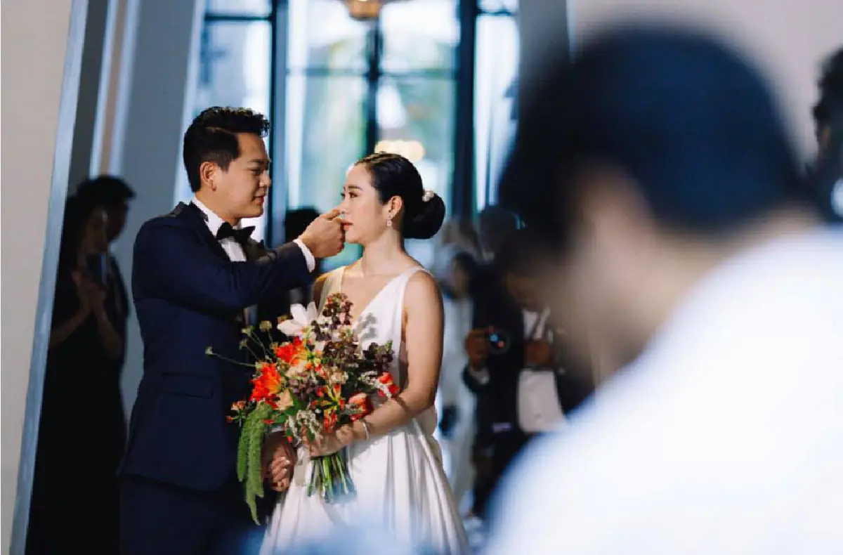 ซูมดีเทลชุดเจ้าสาวของ วีเจจ๋า-ณัฐฐาวีรนุช สวยเรียบง่ายในวันสำคัญ