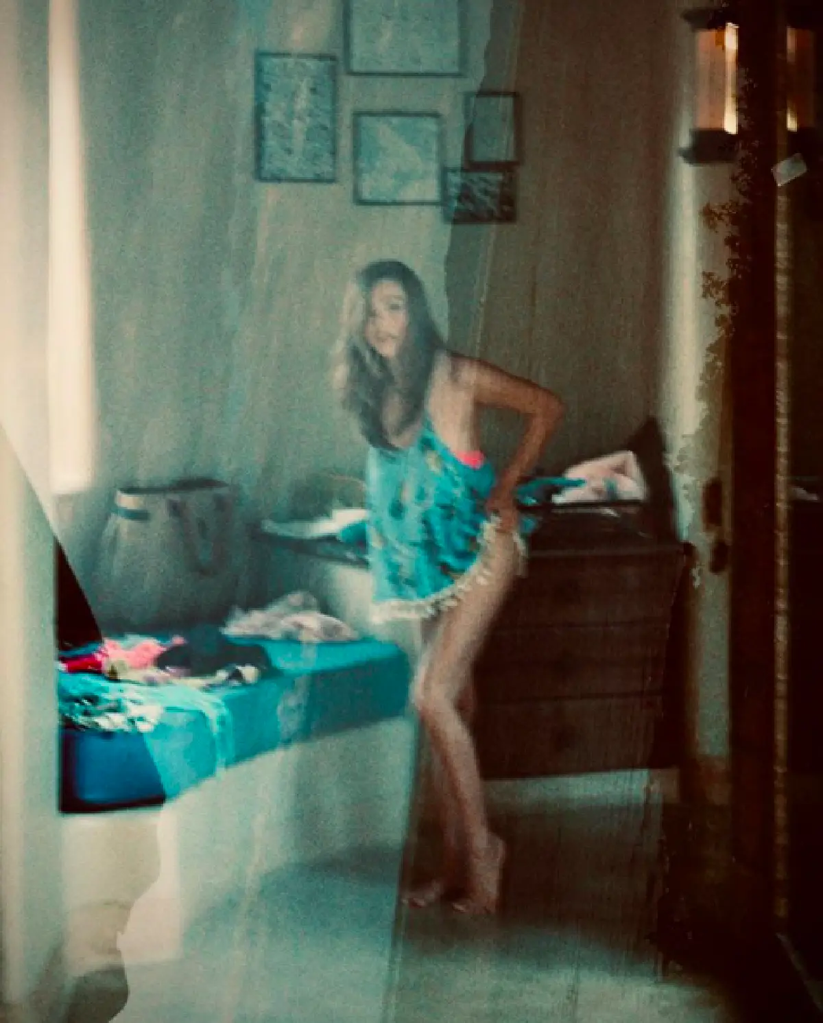 “ดิว อริสรา” ถูกแอบถ่ายภาพหลังตื่นนอน เซ็กซี่แบบเผลอๆ