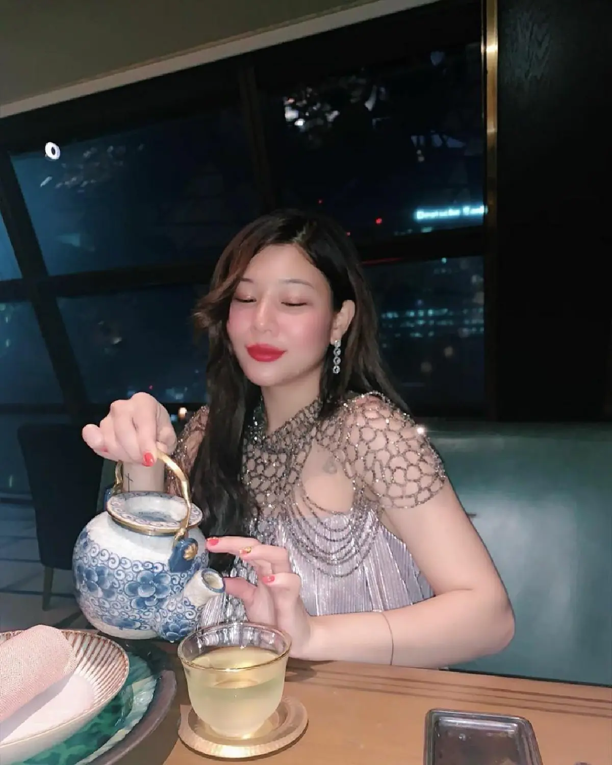 กุ๊บกิ๊บ สวมชุดว่ายน้ำอวดท้องโต ฉลองครบรอบแต่งงาน 4 ปีที่โรงแรมหรูกลางกรุง