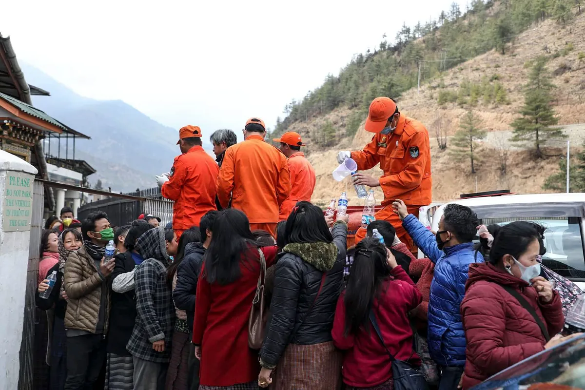 ชีวิตต้องเดินหน้าต่อไป ชมสารพัดวิธีเอาตัวรอดของชาวโลกยุคไวรัส