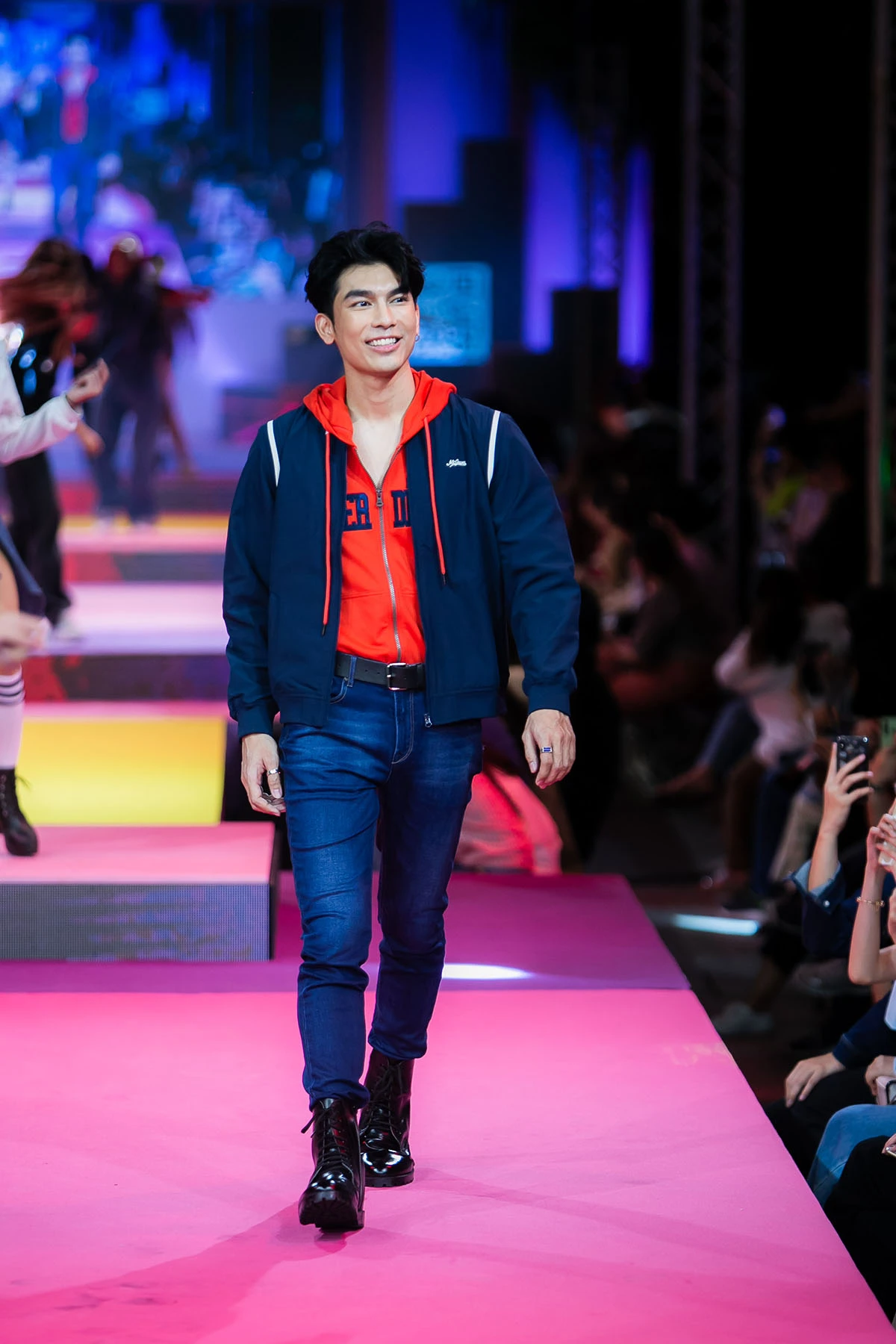 รันเวย์กลางกรุงอัปเดตเทรนด์แฟชั่นจากแบรนด์ยอดฮิต