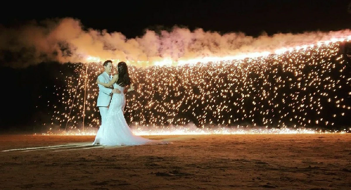 “จ๋า-ตุ๊" ฉลองวิวาห์หวาน ท่ามกลางบรรยากาศโรแมนติกริมทะเล 