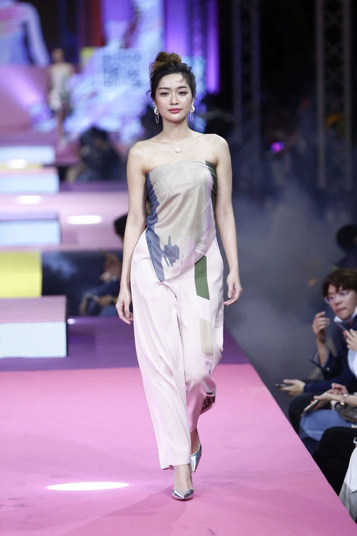 รันเวย์กลางกรุงอัปเดตเทรนด์แฟชั่นจากแบรนด์ยอดฮิต