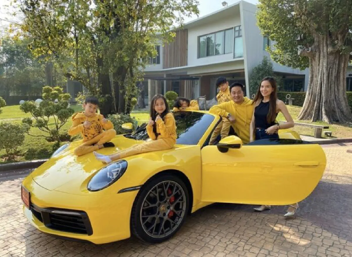  ทำบุญด้วยอะไร!? “พลอย ชิดจันทร์” เผยรถสปอร์ตคันใหม่ที่สามีมอบให้