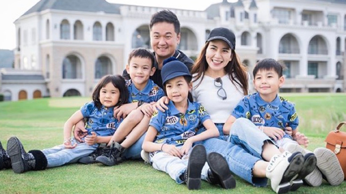  ทำบุญด้วยอะไร!? “พลอย ชิดจันทร์” เผยรถสปอร์ตคันใหม่ที่สามีมอบให้