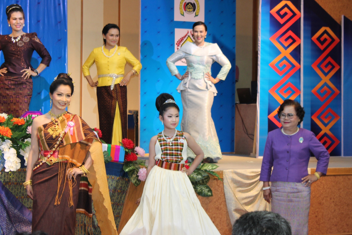 พช.ผนึกสภาสตรีฯปลุกคนเมืองเจ้าพ่อพญาแลอนุรักษ์สวมใส่ผ้าไทย