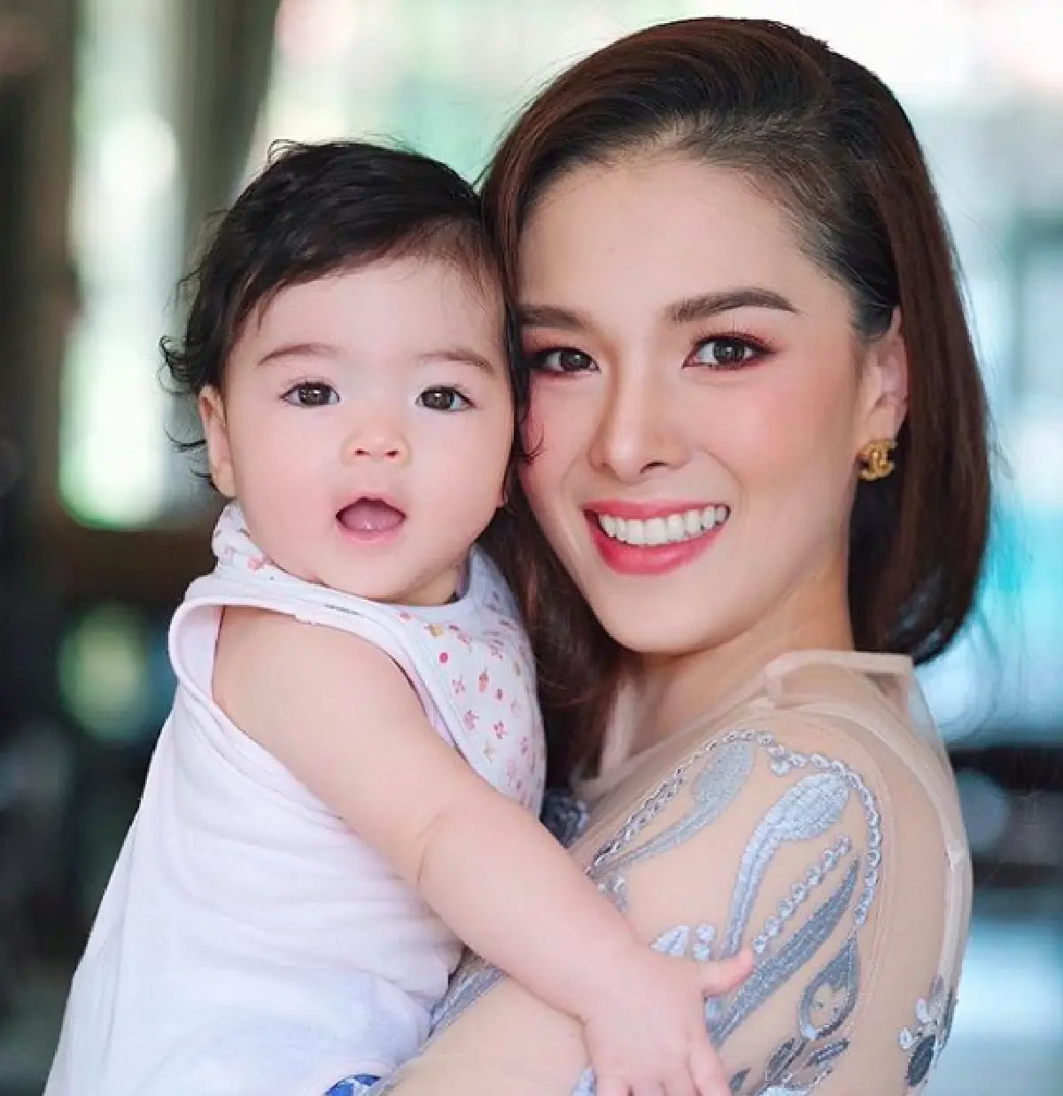 "น้องเดมี่" ขวัญใจลุงป้าน้าอาคนบันเทิง..นับวันยิ่งน่ารักเหมือนตุ๊กตาเข้าไปทุกที