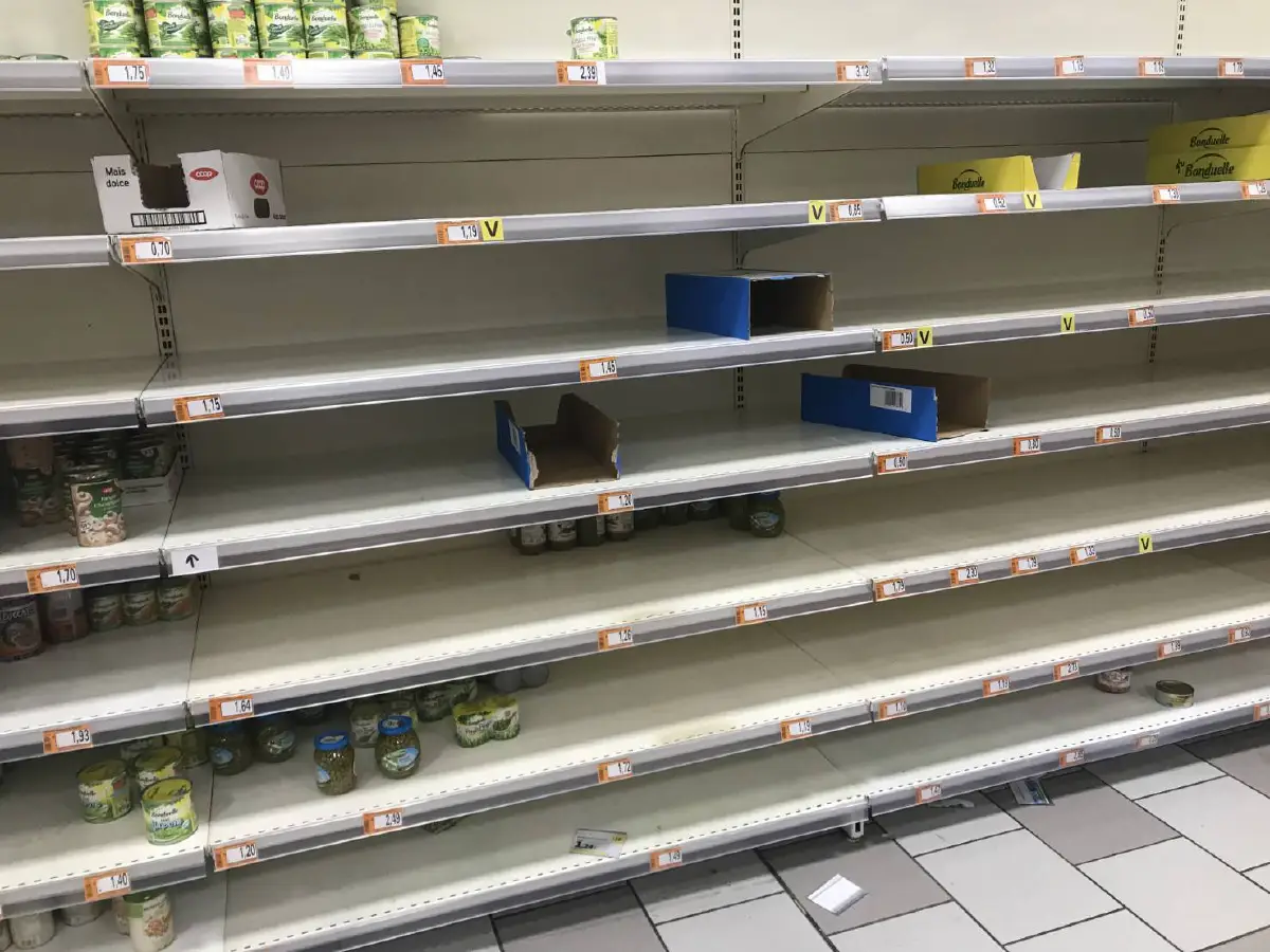 ซูเปอร์มาร์เก็ตอิตาลีว่างเปล่า ชาวเมืองแห่กักตุนอาหาร