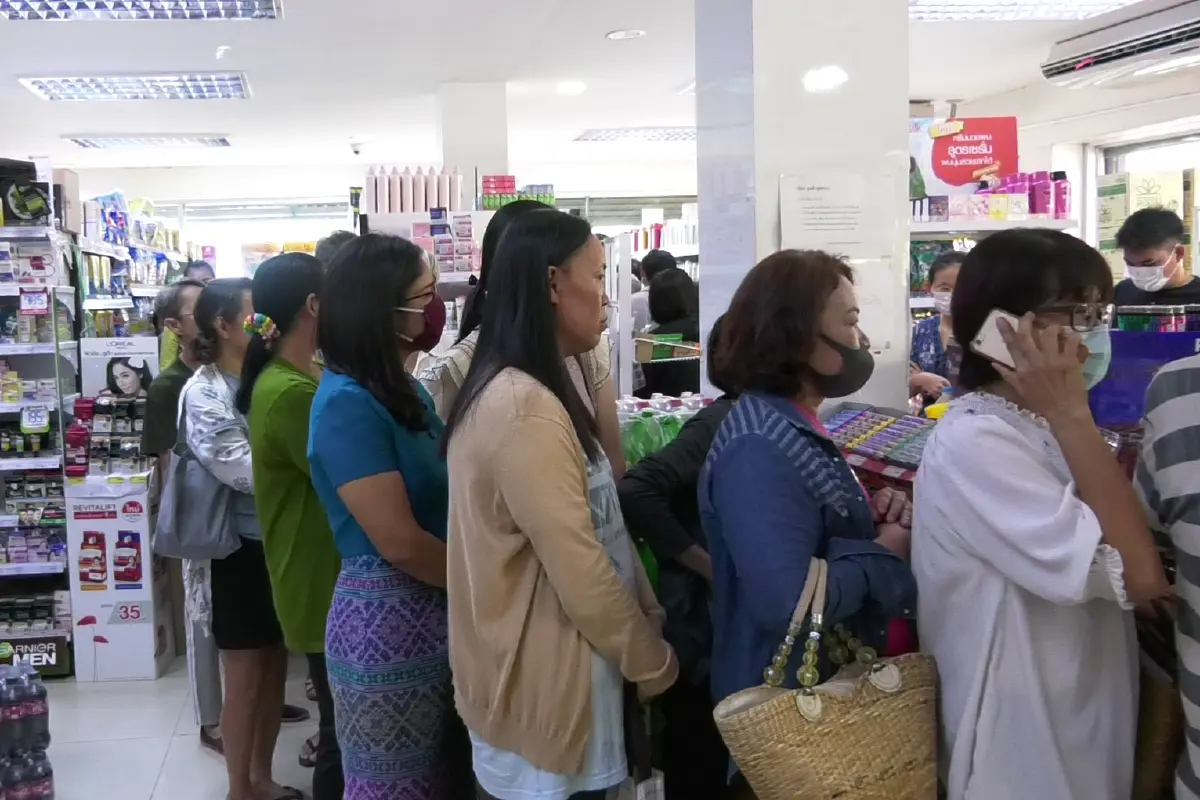 ชาวตราดแห่ซื้อแมสก์ธงฟ้าหมดในเวลาครึ่งชม.