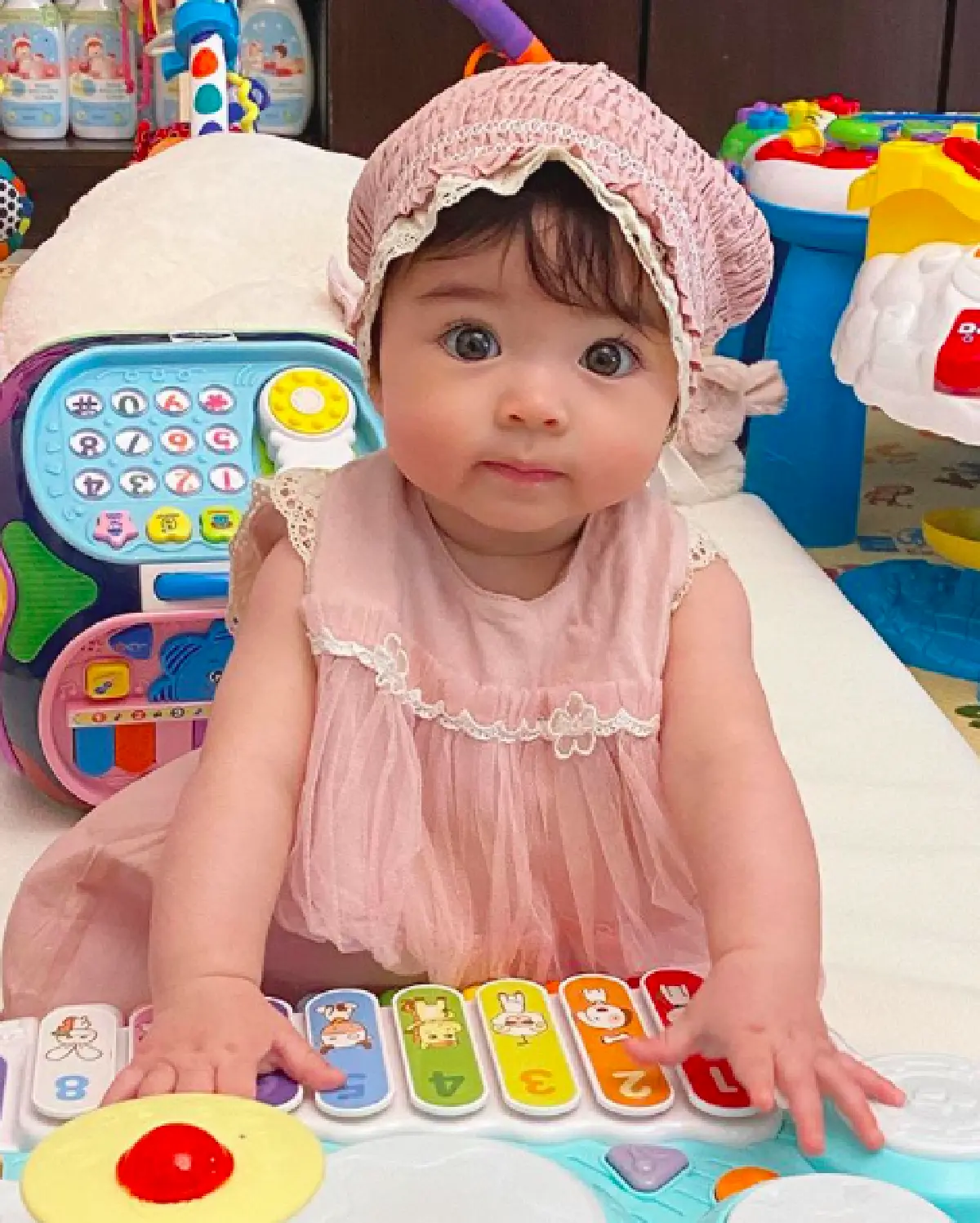 "น้องเดมี่" ขวัญใจลุงป้าน้าอาคนบันเทิง..นับวันยิ่งน่ารักเหมือนตุ๊กตาเข้าไปทุกที