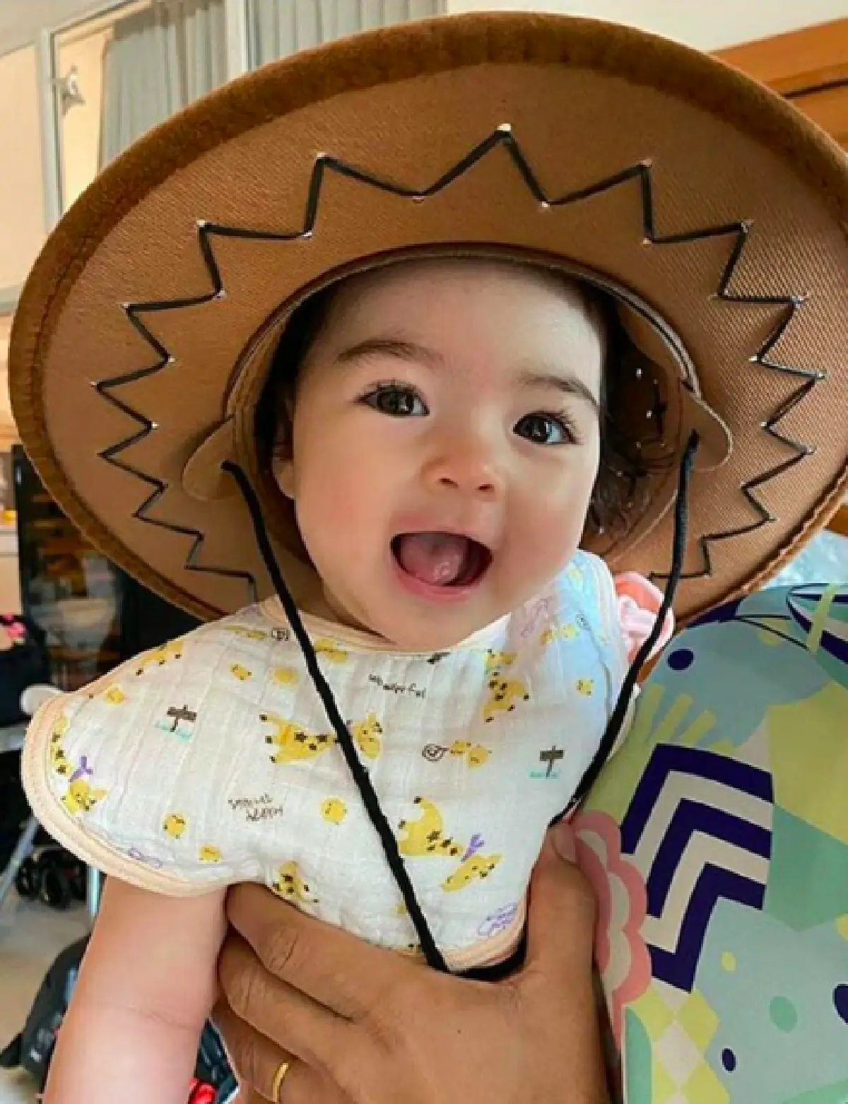 "น้องเดมี่" ขวัญใจลุงป้าน้าอาคนบันเทิง..นับวันยิ่งน่ารักเหมือนตุ๊กตาเข้าไปทุกที