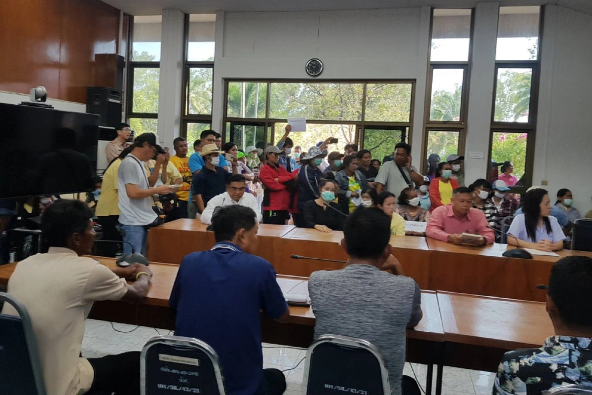 ต้านผีน้อย! ชาวบ้านไม่ยอมให้ใช้ศูนย์ ปภ.เขต 4 กักตัวดูอาการโควิด-19