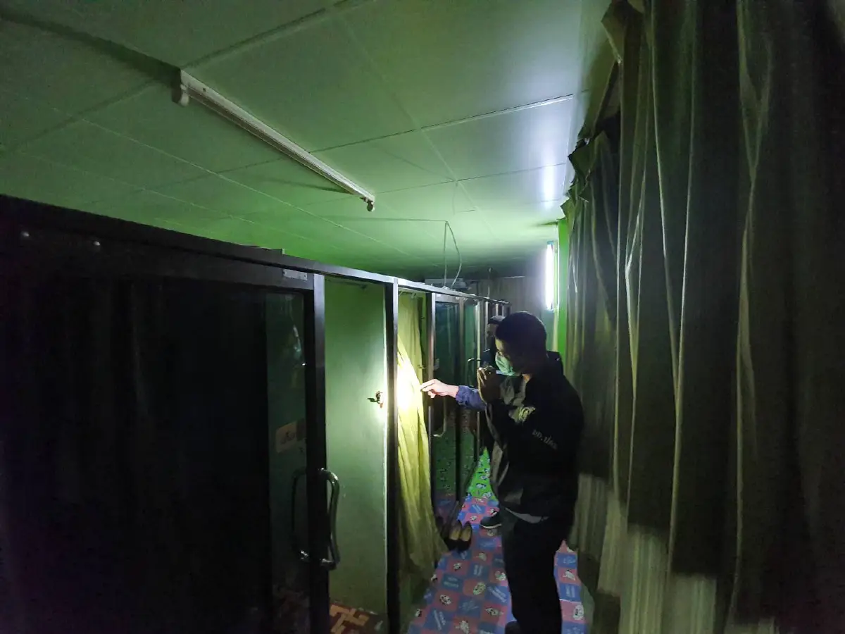 ปคม.บุกจับร้านคาราโอเกะดังกลางเมืองนครศรีฯนำสาวลาวแฝงค้ากาม