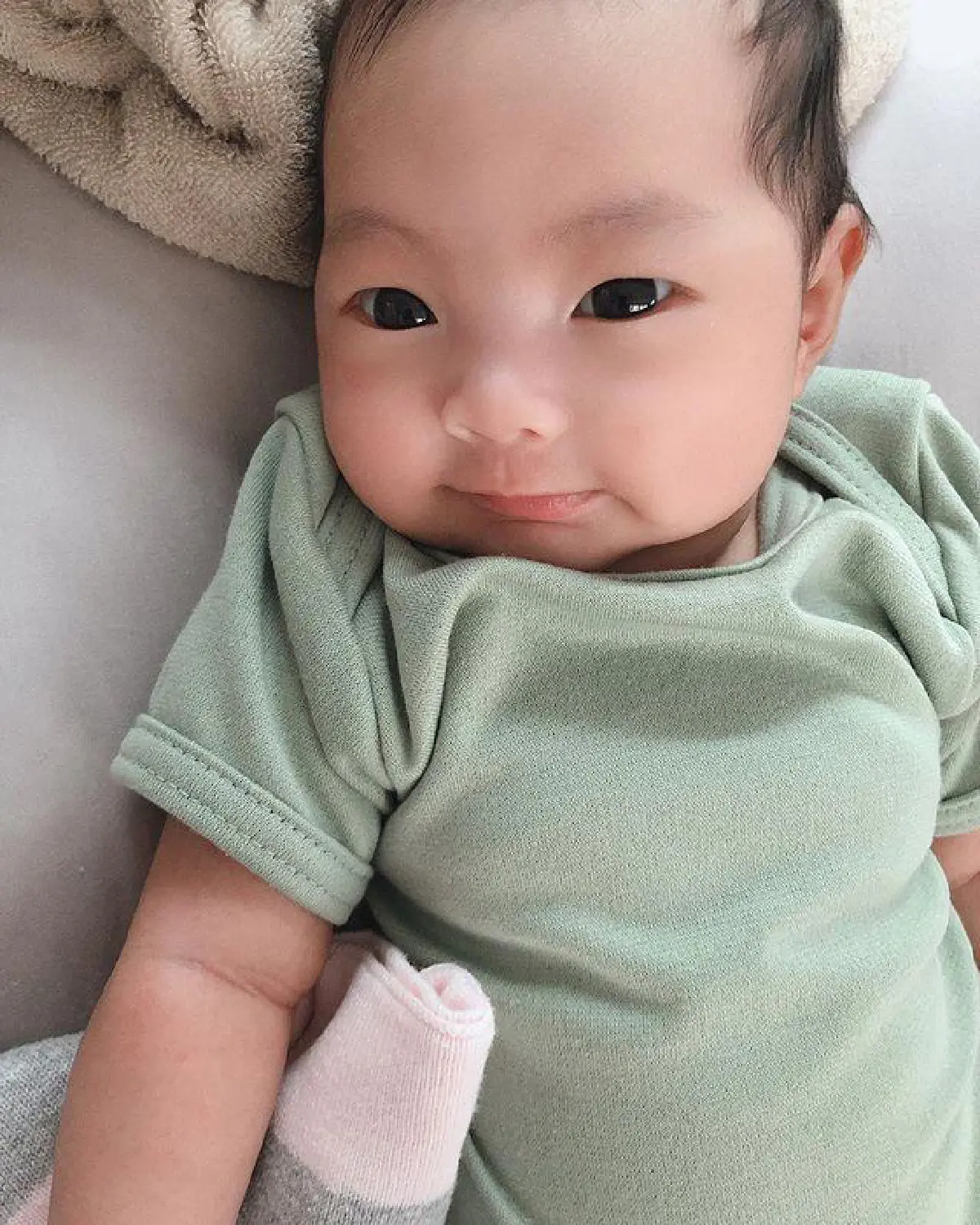 น้องโนล่า ถ่ายแบบกับ แม่เจนี่ โชว์ยิ้มหวานๆน่ารักใส่กล้อง