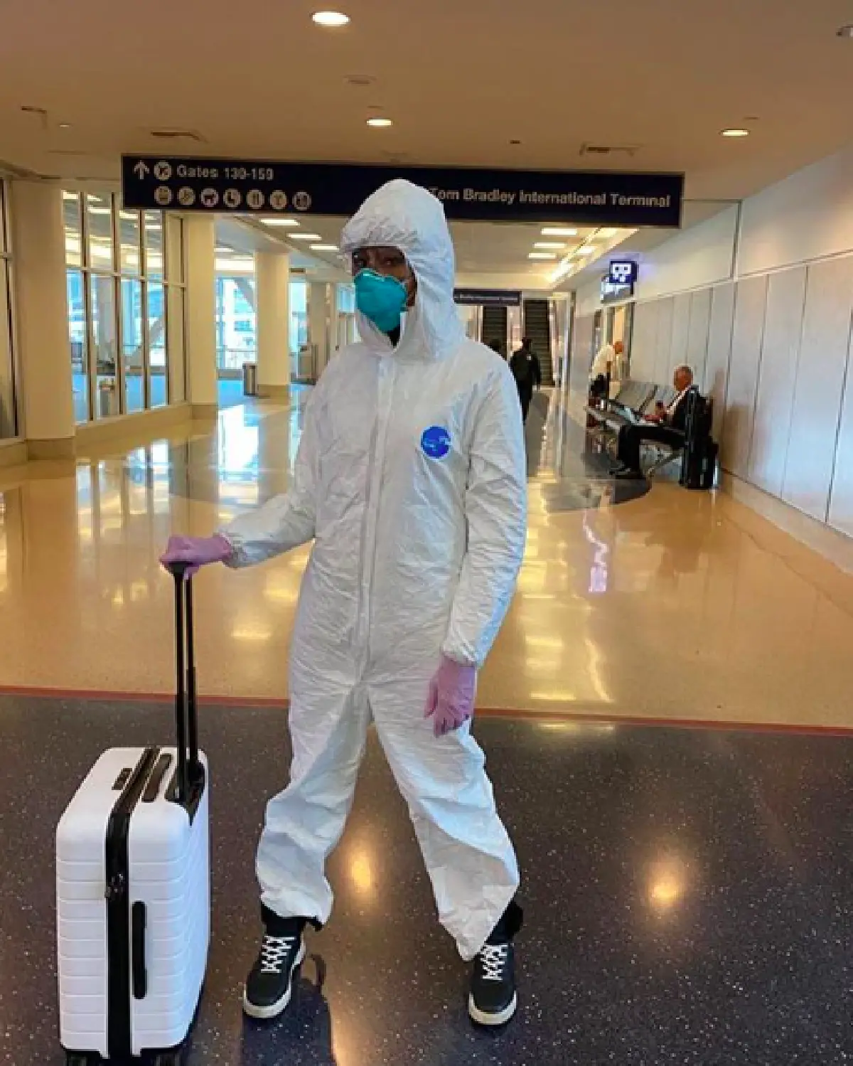 “เนโอมี แคมป์เบลล์” นางแบบระดับโลกวัย 49 กับการแต่งตัวรับมือ COVID-19