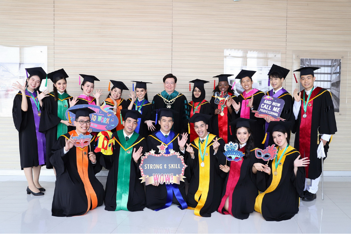 งานฉลองรับปริญญา PIM UniWow! สุดวิบวับ! งานฉลองรับปริญญา PIM UniWow! สุดวิบวับ!