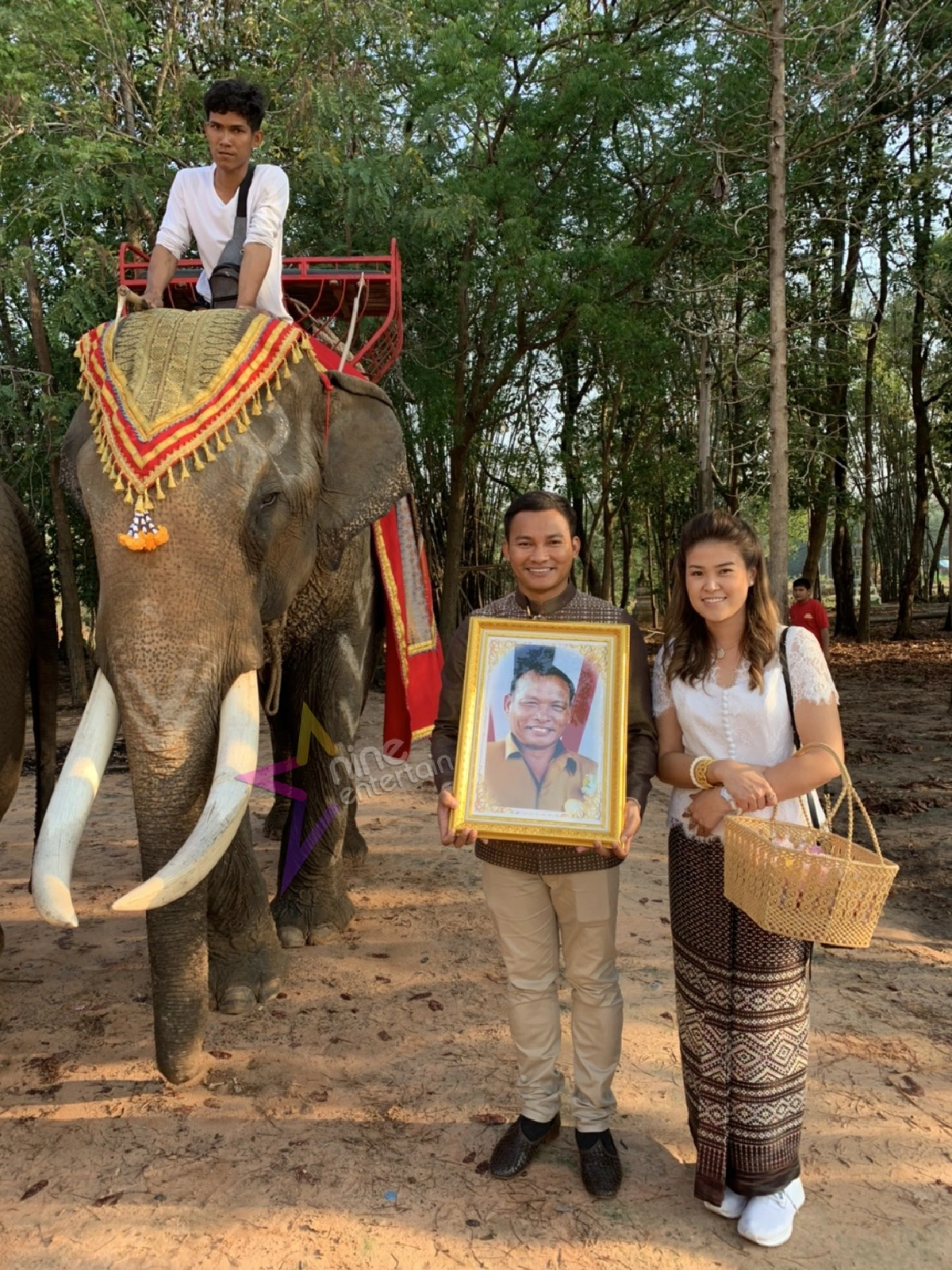“จา พนม” ขี่ช้างแห่อัฐิ “คุณพ่อทองดี” รำลึกการจากไปครบ 5 ปีสุดยิ่งใหญ่