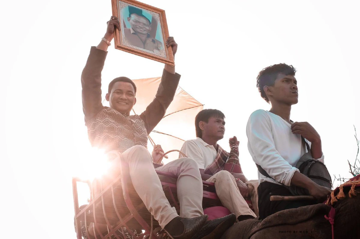 “จา พนม” ขี่ช้างแห่อัฐิ “คุณพ่อทองดี” รำลึกการจากไปครบ 5 ปีสุดยิ่งใหญ่