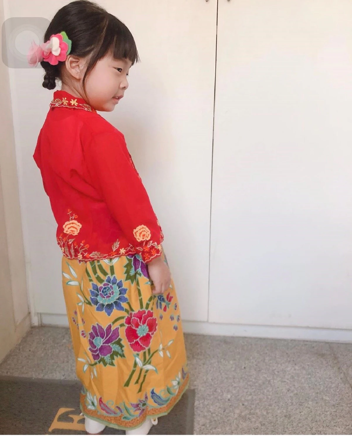 น้องเป่าเปา ตื่นเช้ามาแต่งสวย! เป็นสาวมาเลเซียไปร่วมงานวันนานาชาติ