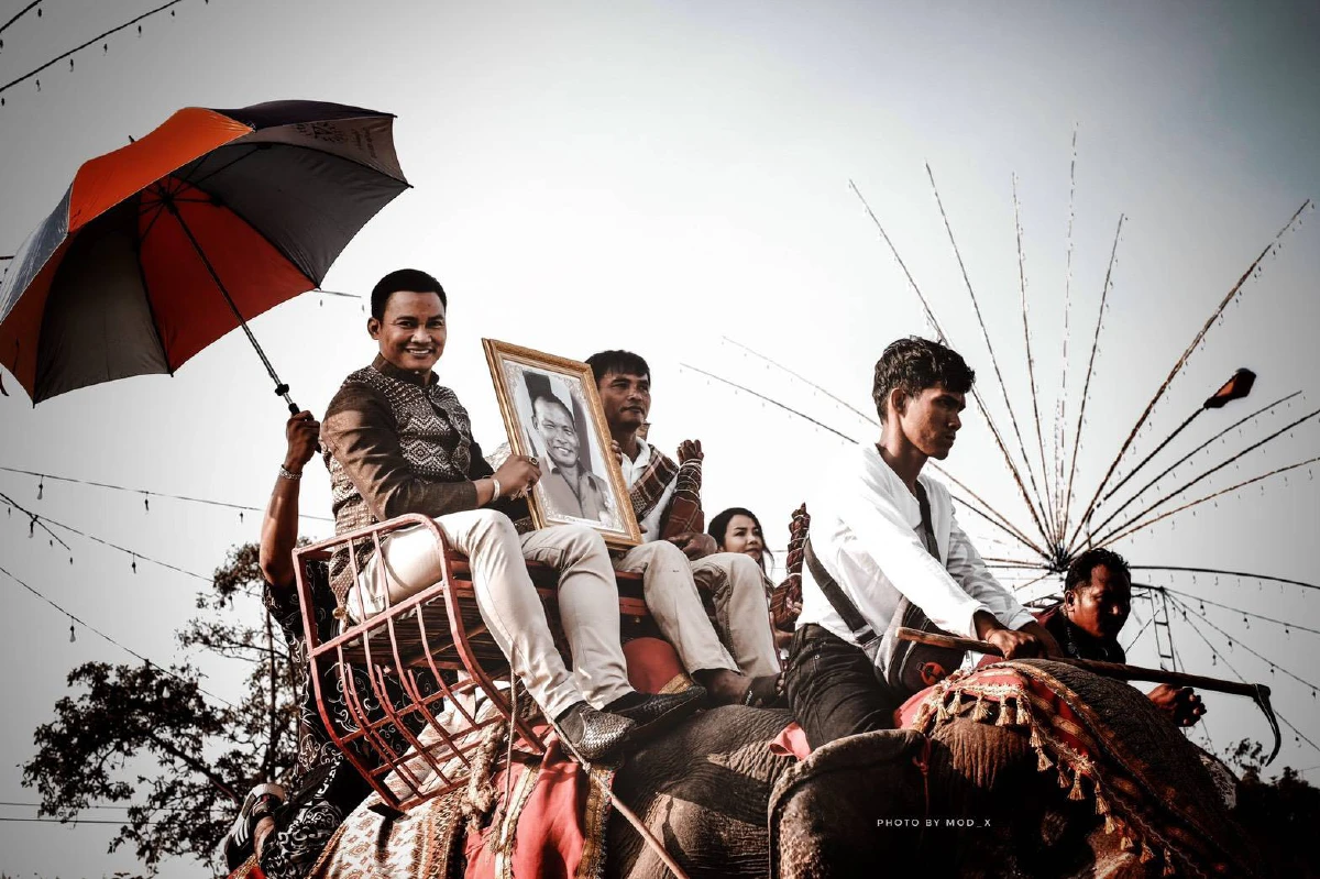 “จา พนม” ขี่ช้างแห่อัฐิ “คุณพ่อทองดี” รำลึกการจากไปครบ 5 ปีสุดยิ่งใหญ่