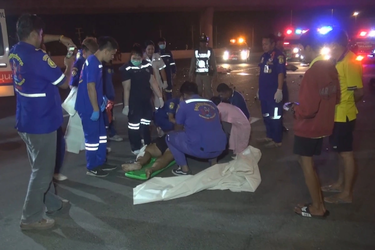 แว้นยึดมอเตอร์เวย์กาญจนบุรี-บางใหญ่แข่งซิ่ง ชนประสานงาตาย2เจ็บ1