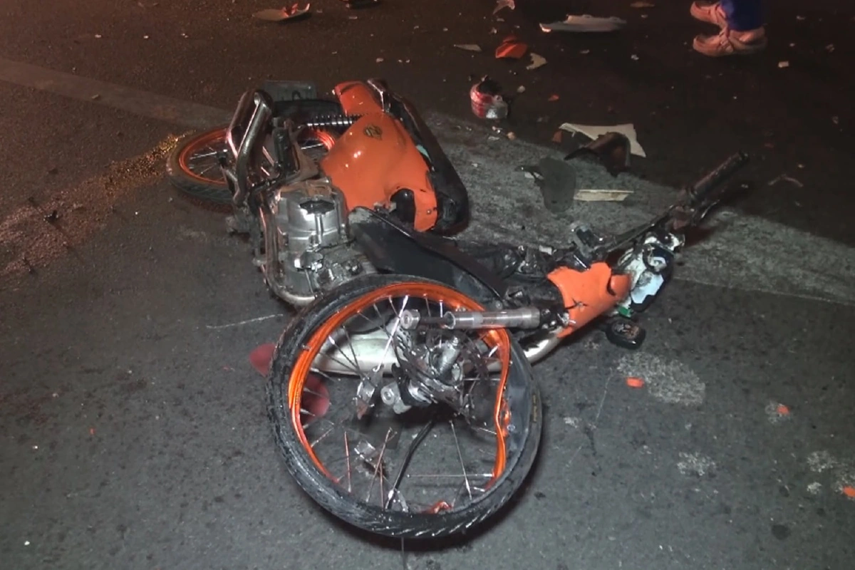 แว้นยึดมอเตอร์เวย์กาญจนบุรี-บางใหญ่แข่งซิ่ง ชนประสานงาตาย2เจ็บ1