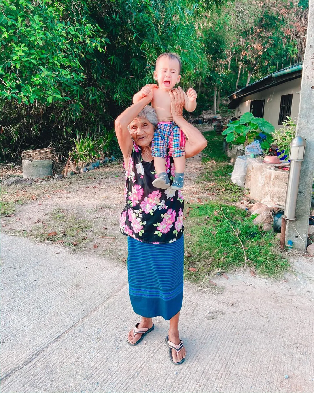 หนูเล็ก ก่อนบ่าย พา น้องวิน เยี่ยมแม่เฒ่า สัมผัสชีวิตเรียบง่ายในชนบทที่สงขลา 