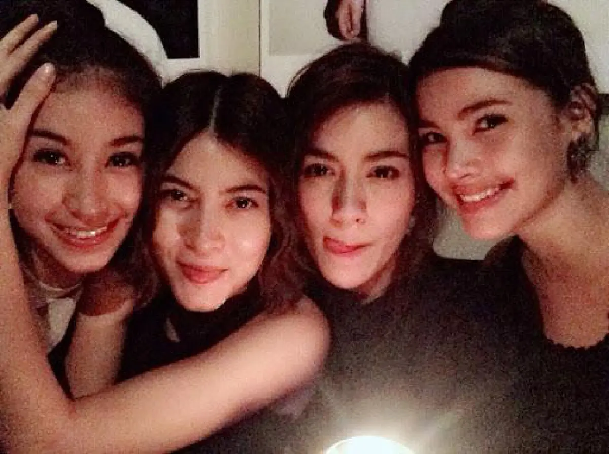 สนิทกันเหมือนเดิม! ญาญ่า-คิมเบอร์ลี่-มาร์กี้-มิ้นต์ เซลฟี่รวมตัว 4 สาวหัวใจแห่งขุนเขา