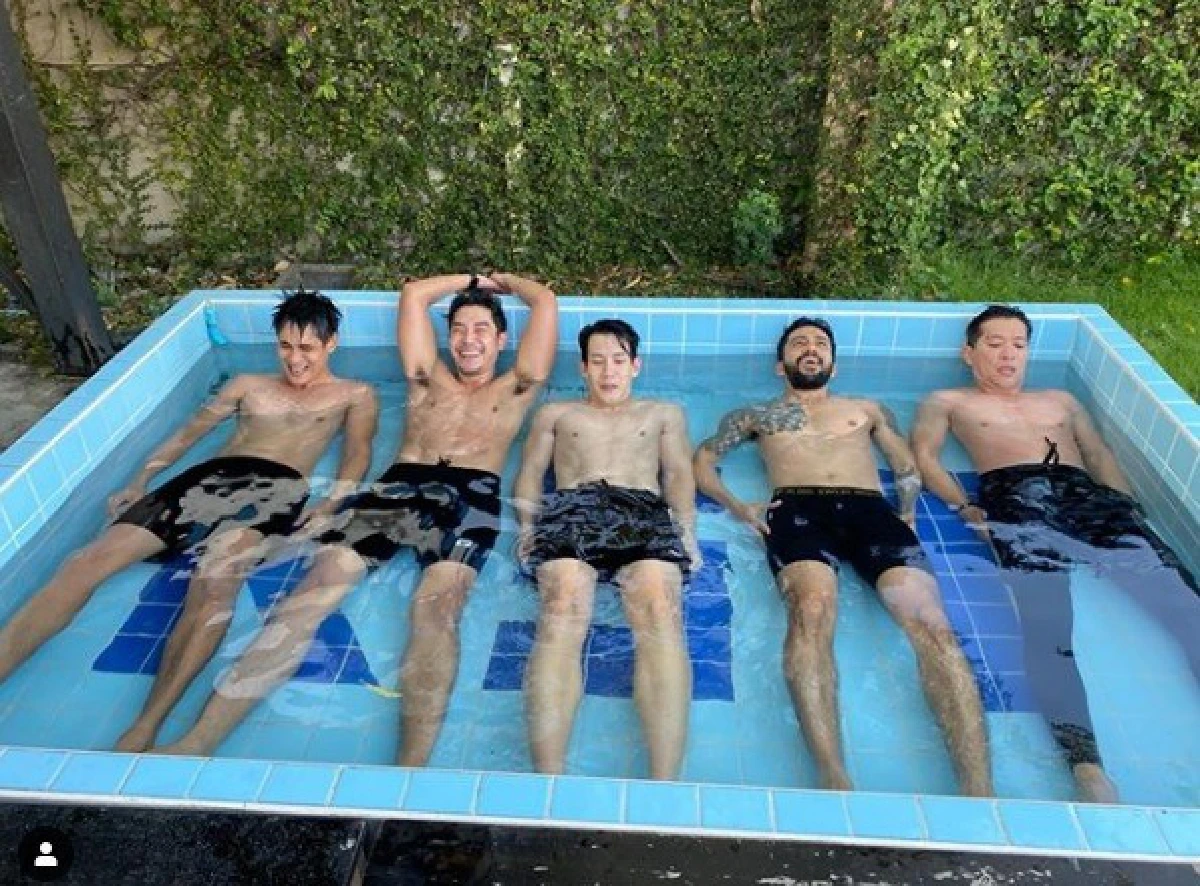 บอม ธนิน และ 5 ดาราหนุ่ม พร้อมตรวจ #โควิด19 หลังถ่ายรายการกับ แมทธิว