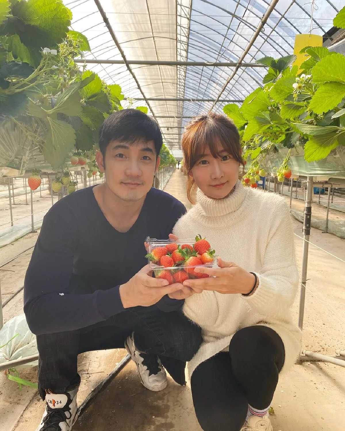 คิดถึงมาก! อ้วน รังสิต โพสต์กอดภรรยาผ่านไอจี หลังตั้งท้องอยู่เกาหลีกลับมาไทยไม่ได้ 