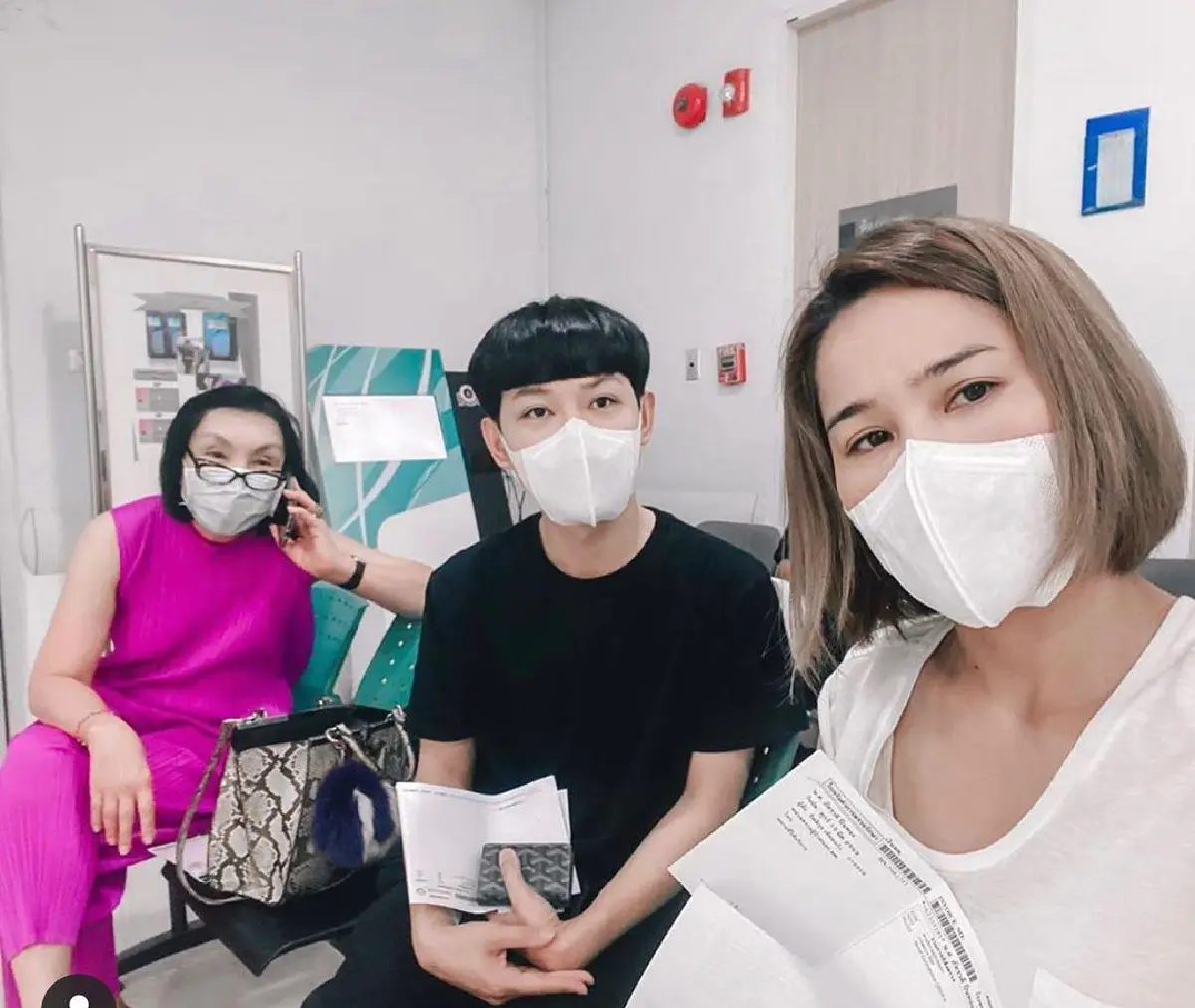 เหล่าดารากลุ่มเสี่ยง เผยผลตรวจโควิด-19 พร้อมกักตัวเองอีก 14 วัน