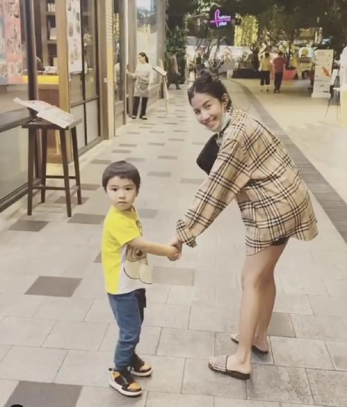 ใครจะอยากเป็นถามหน่อย? ใบเตย-ดีเจแมน รุดตรวจโควิด-19 หลังใกล้ชิด แมทธิว (คลิป)