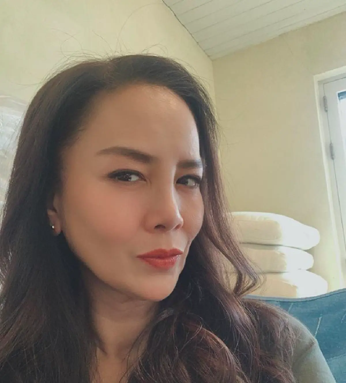 “ต่าย เพ็ญพักตร์” ขอเปลี่ยนลุคใหม่หั่นผมสั้นสีบลอนด์กระชากวัย