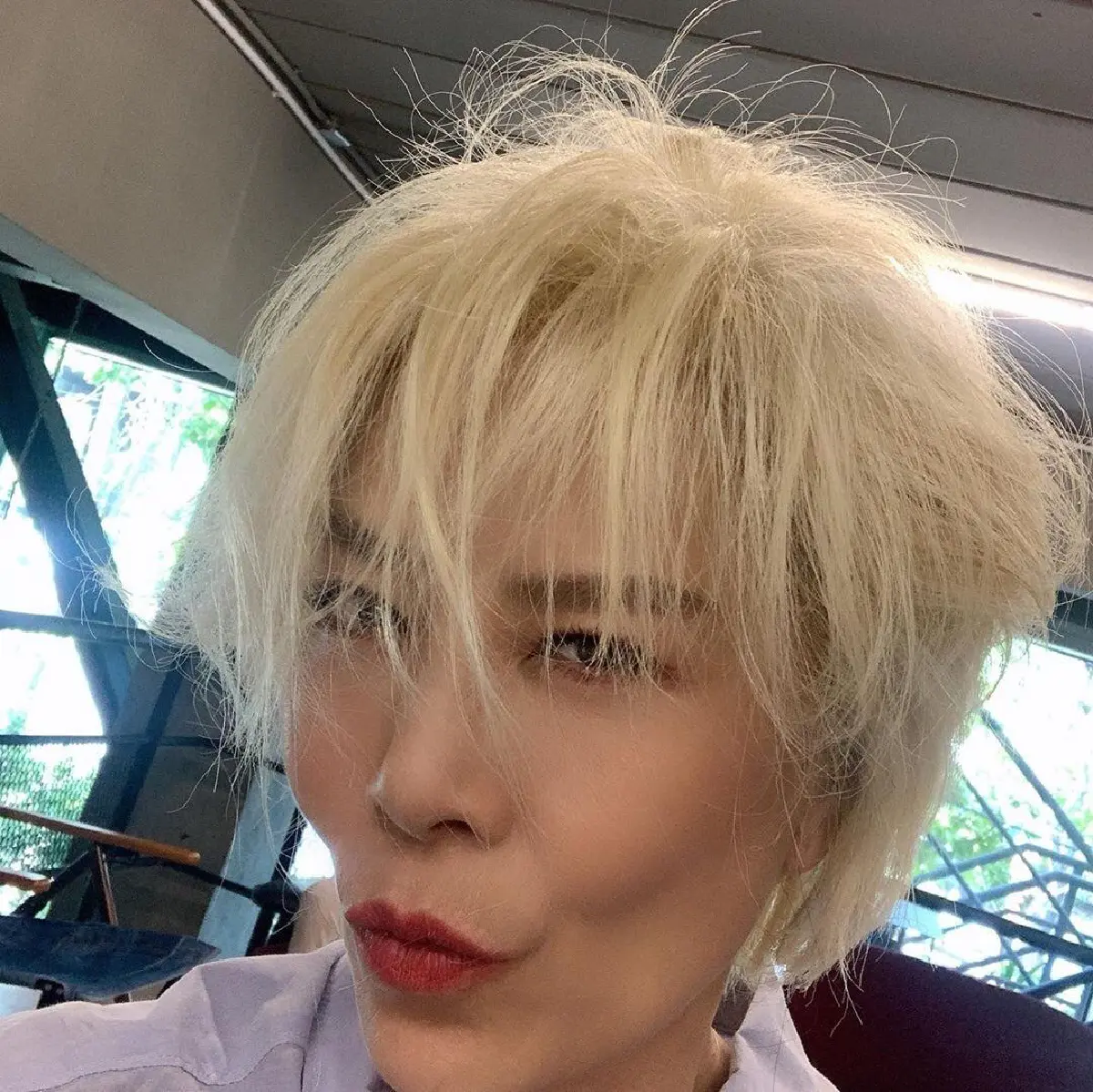 “ต่าย เพ็ญพักตร์” ขอเปลี่ยนลุคใหม่หั่นผมสั้นสีบลอนด์กระชากวัย