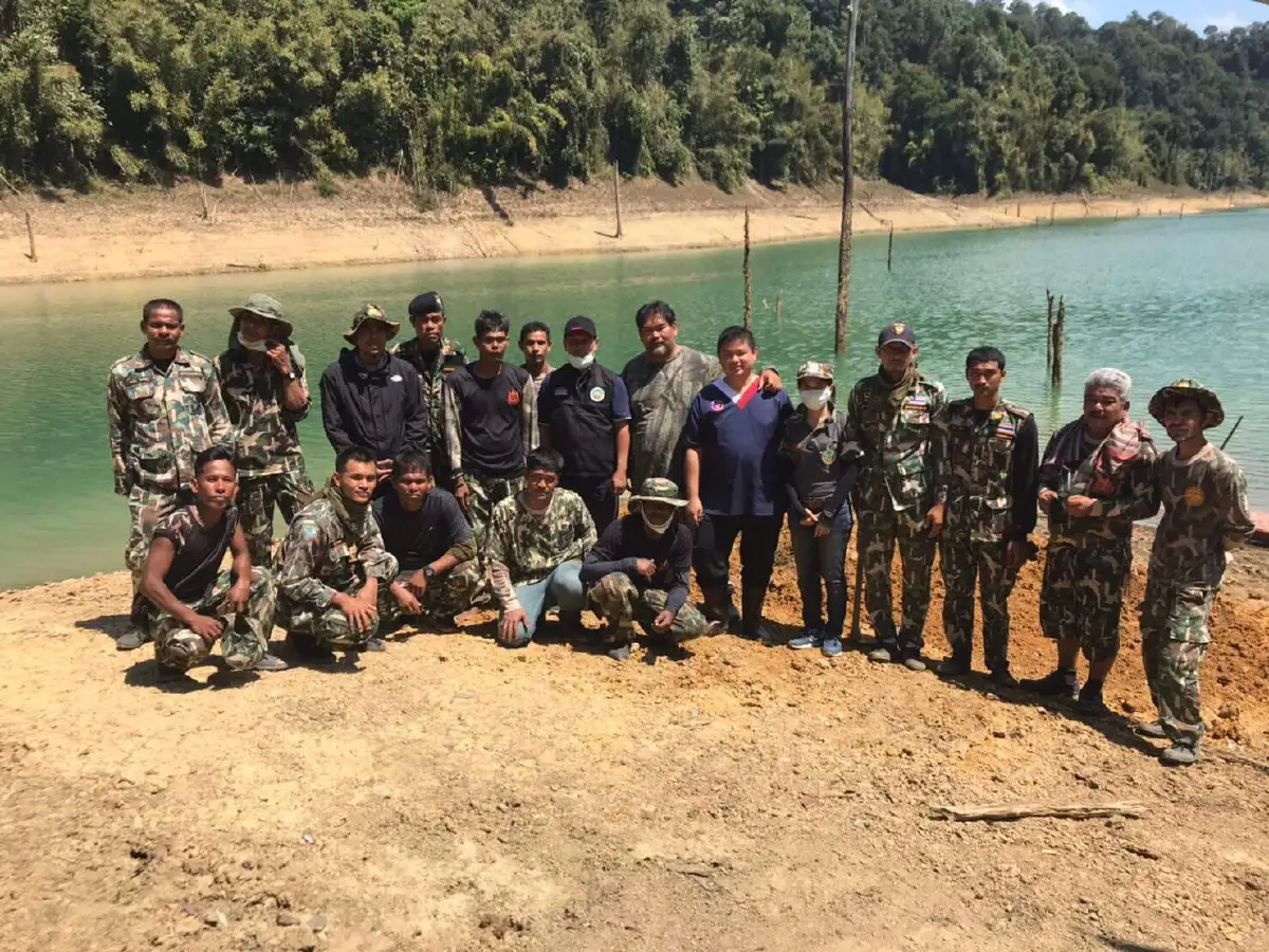 จนท.เชื่อกระทิงป่าเขาสกขวิดกันจนตาย ก่อนถูกชาวบ้านลอบตัดหัว