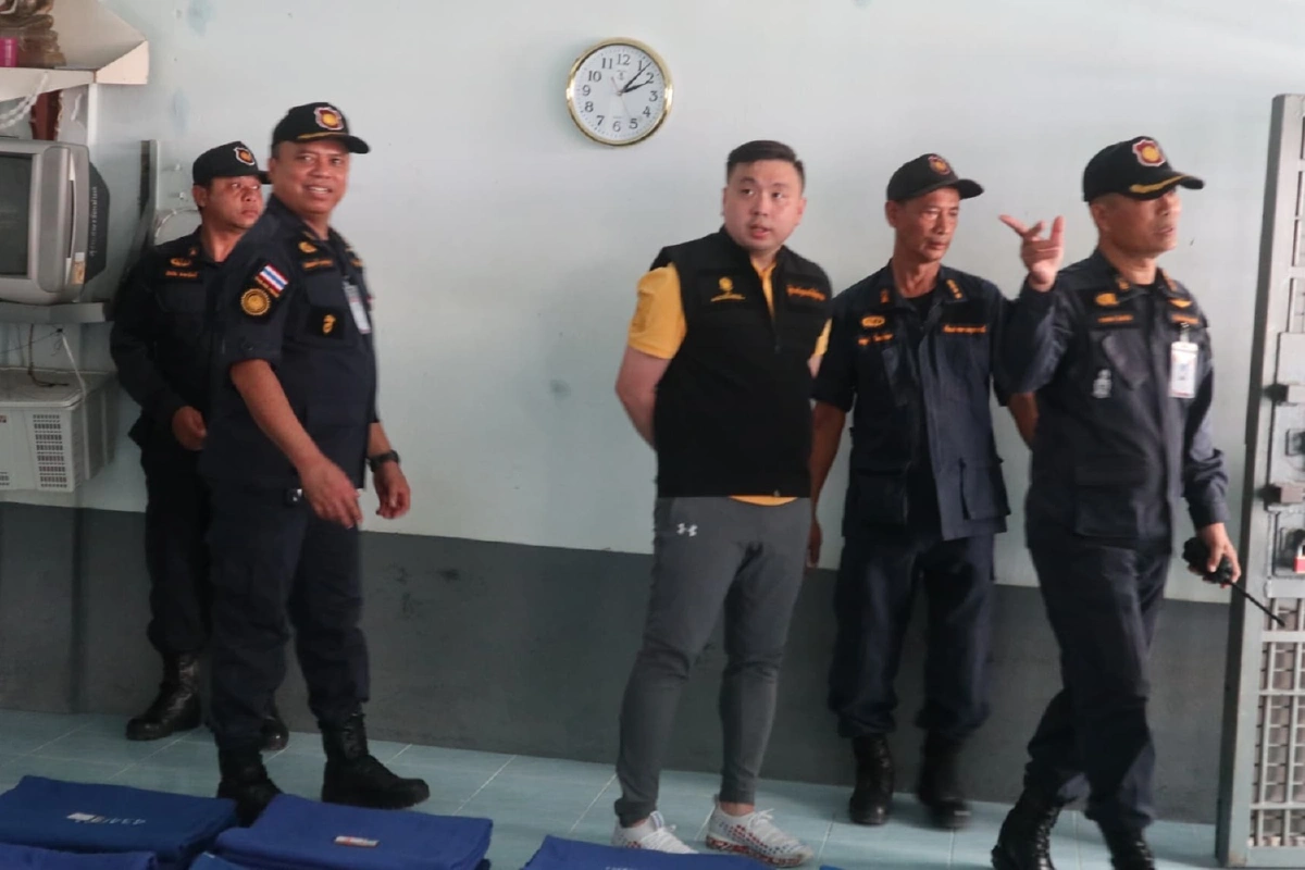 ผช.รมว.ยุติธรรมเยี่ยมคุกอุดรฯดูนักโทษผลิตหน้ากากสู้โควิด-19