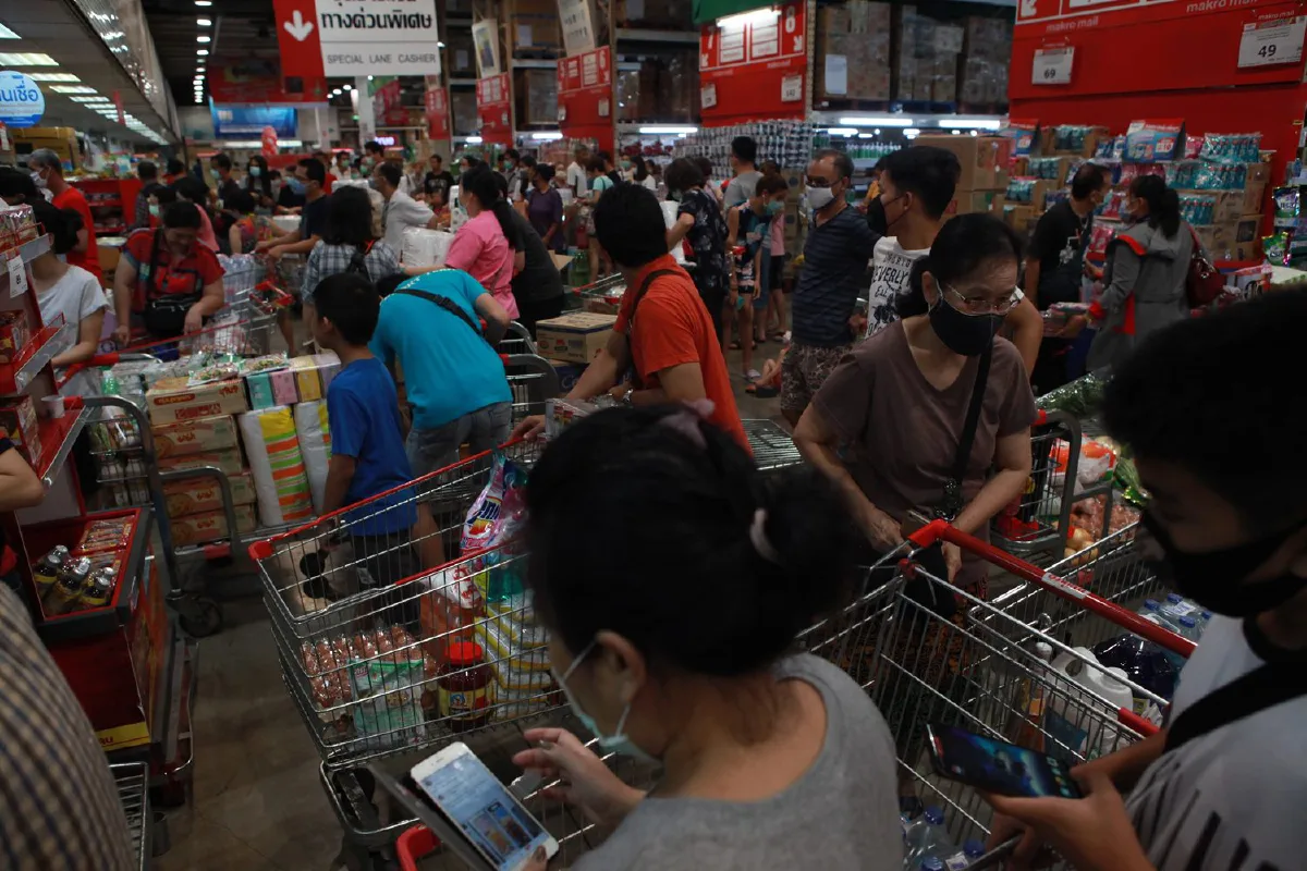 ตุนไว้ก่อน! หวั่นโควิด-19 ลุกลามคุมไม่อยู่แห่ซื้อสินค้ากักตุนกันแล้ว