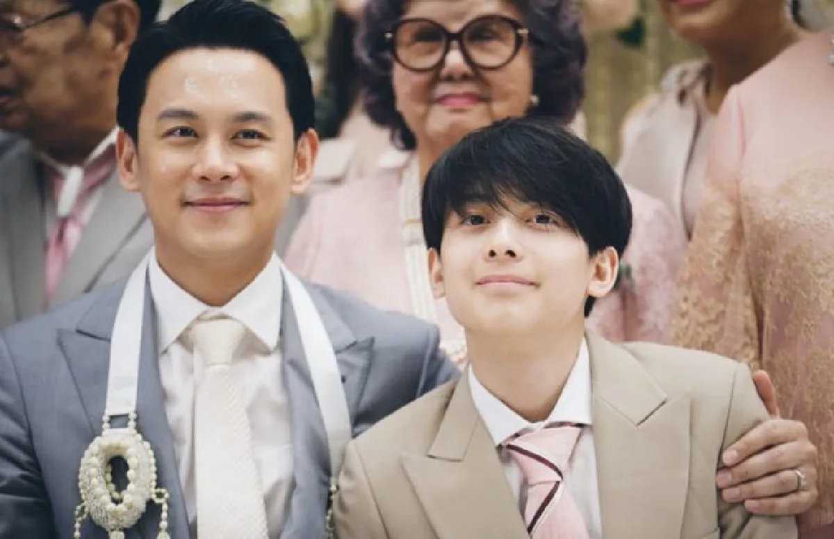 “พ่อฟลุค” เผยเหตุผลทำไม “น้องอชิ” ถึงหล่อและรวยที่สุดในวันงานหมั้น