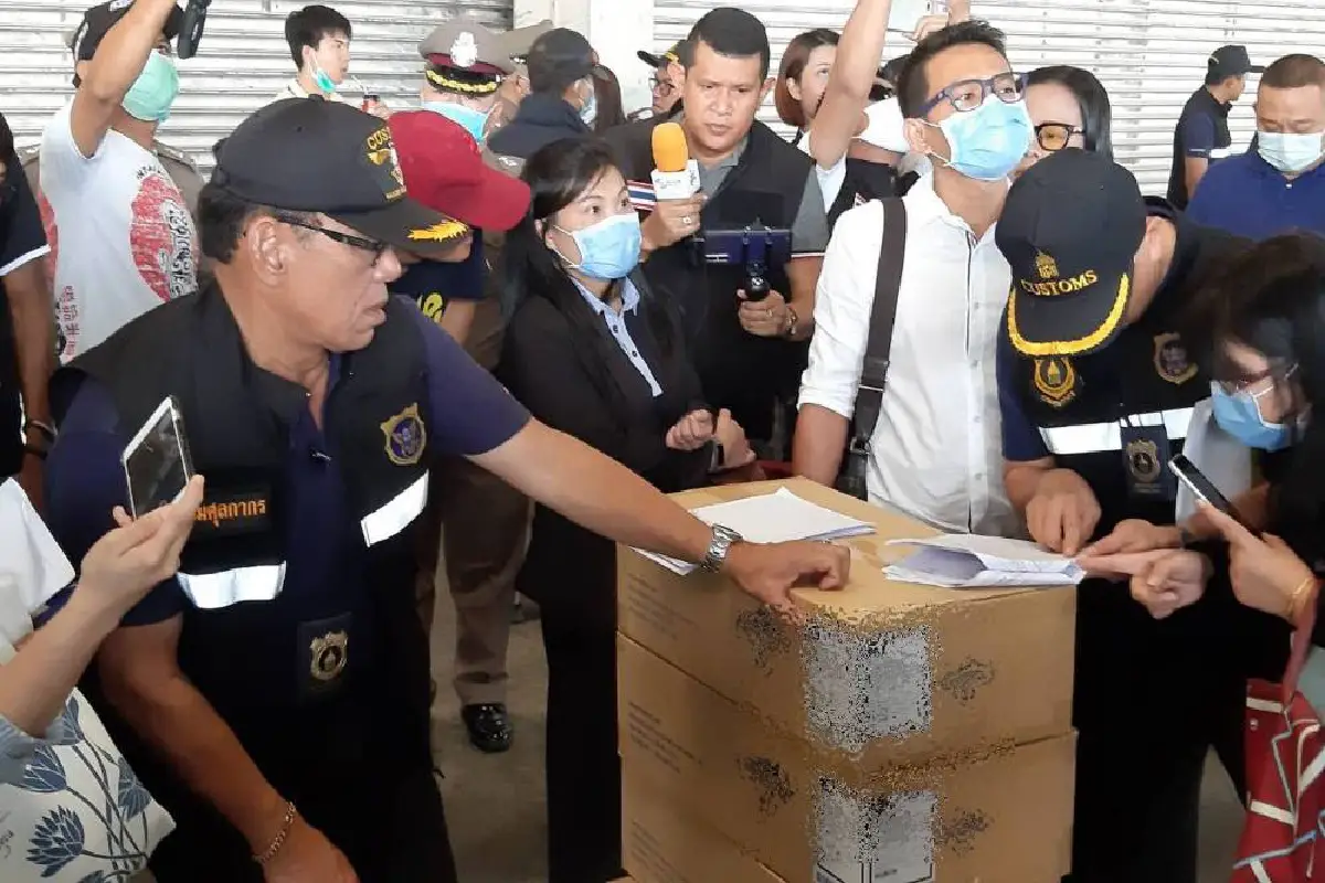 กรมศุลฯ-กรมการค้าภายในลุยตรวจหน้ากากอนามัยส่งออกท่าเรือแหลมฉบัง