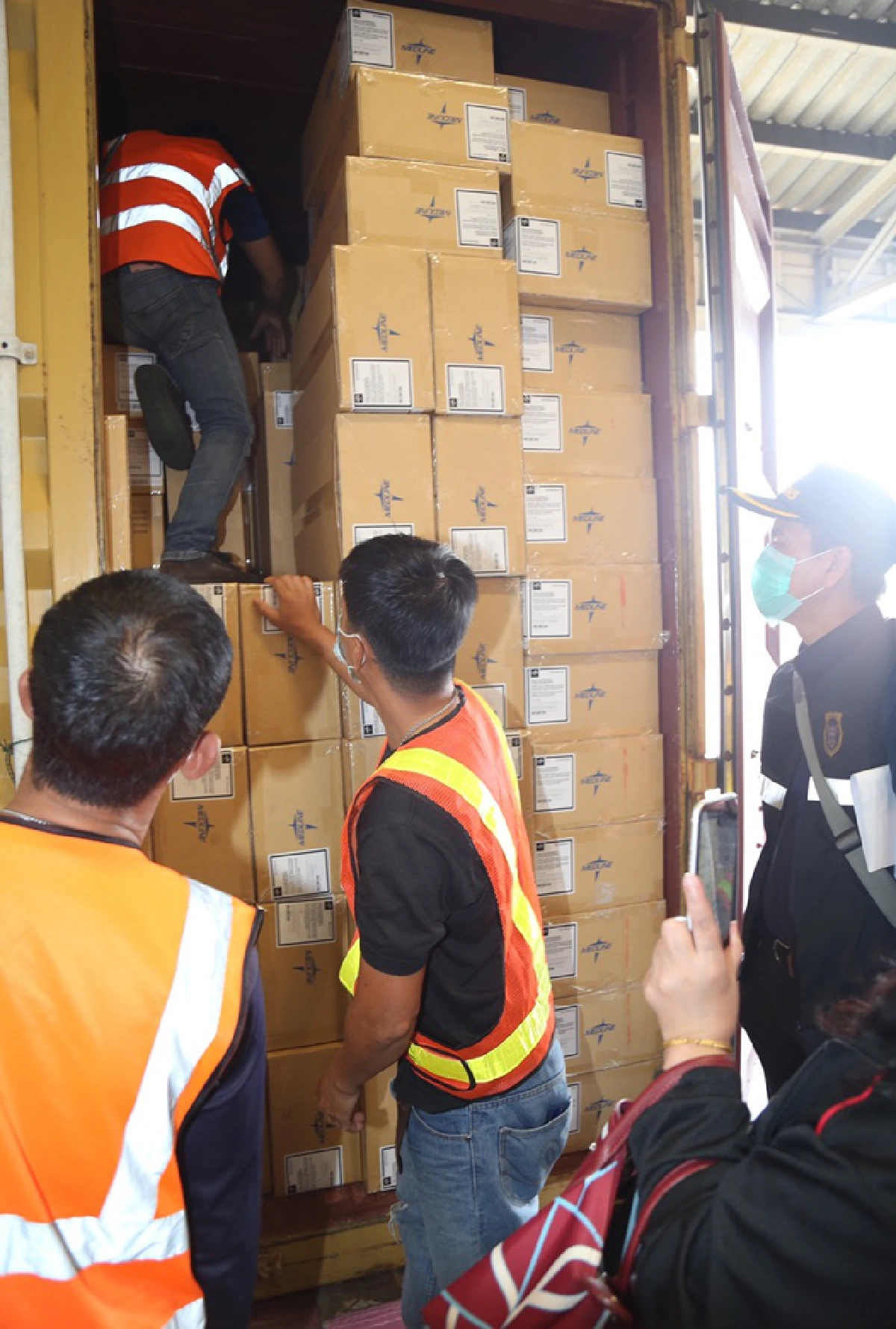 กรมศุลเอาจริงเปิดตู้ตรวจสอบส่งออกหน้ากากอนามัย