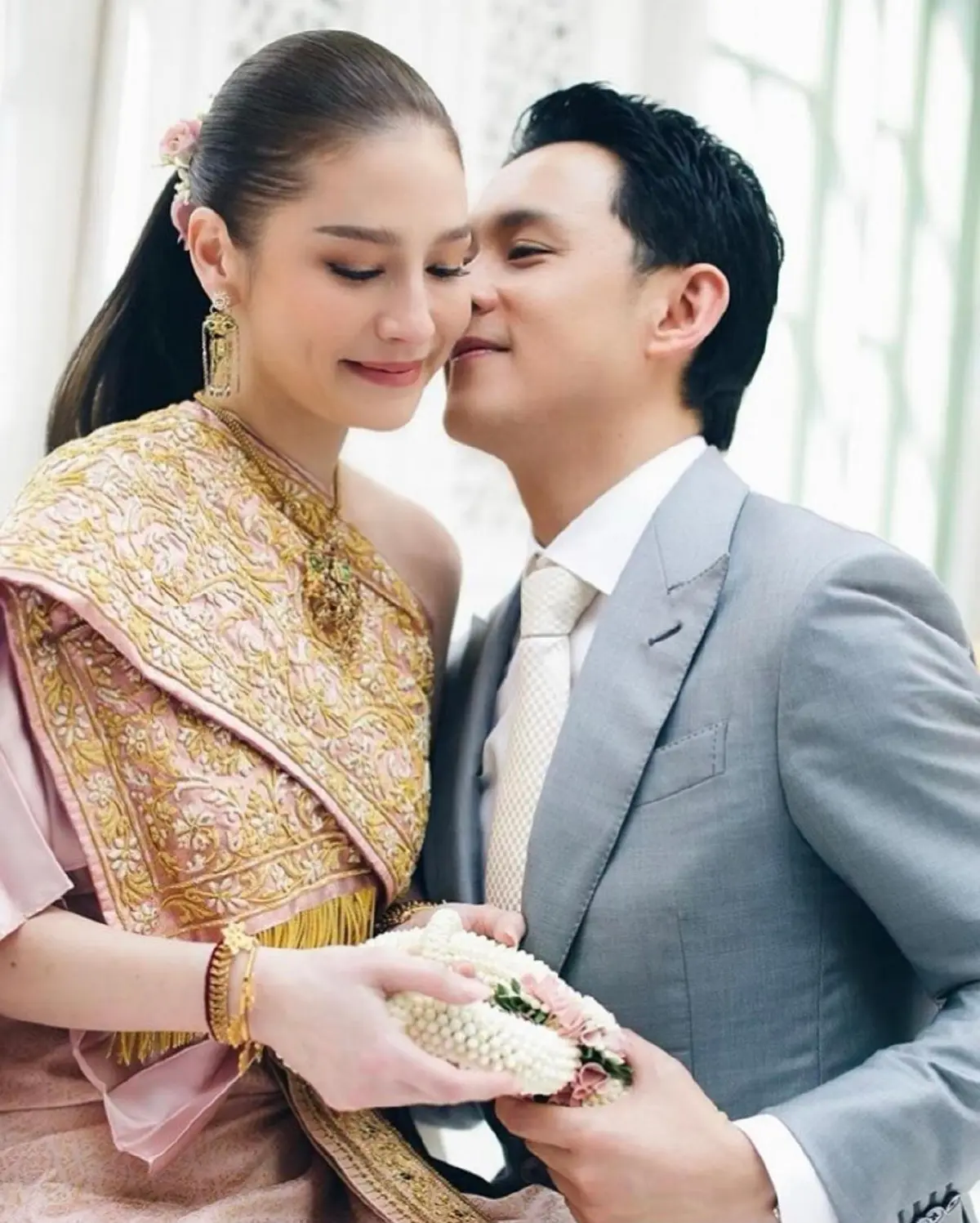  สู้ COVID-19 ไม่ไหว! “ฟลุค-นาตาลี” ยอมเลื่อนวันงานฉลองมงคลสมรส 