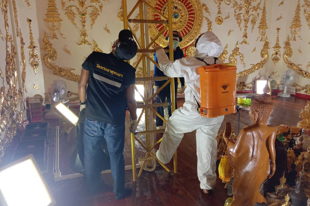 เร่งฆ่าเชื้อภายในองค์พระธาตุพนม หลังเซียนมวยติดไวรัสมาไหว้ เร่งฆ่าเชื้อภายในองค์พระธาตุพนม หลังเซียนมวยติดไวรัสมาไหว้