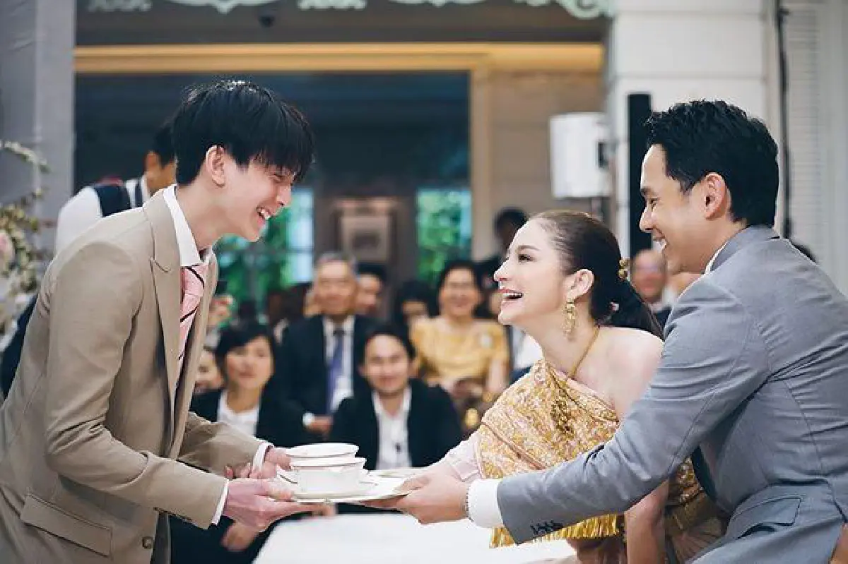 “พ่อฟลุค” เผยเหตุผลทำไม “น้องอชิ” ถึงหล่อและรวยที่สุดในวันงานหมั้น