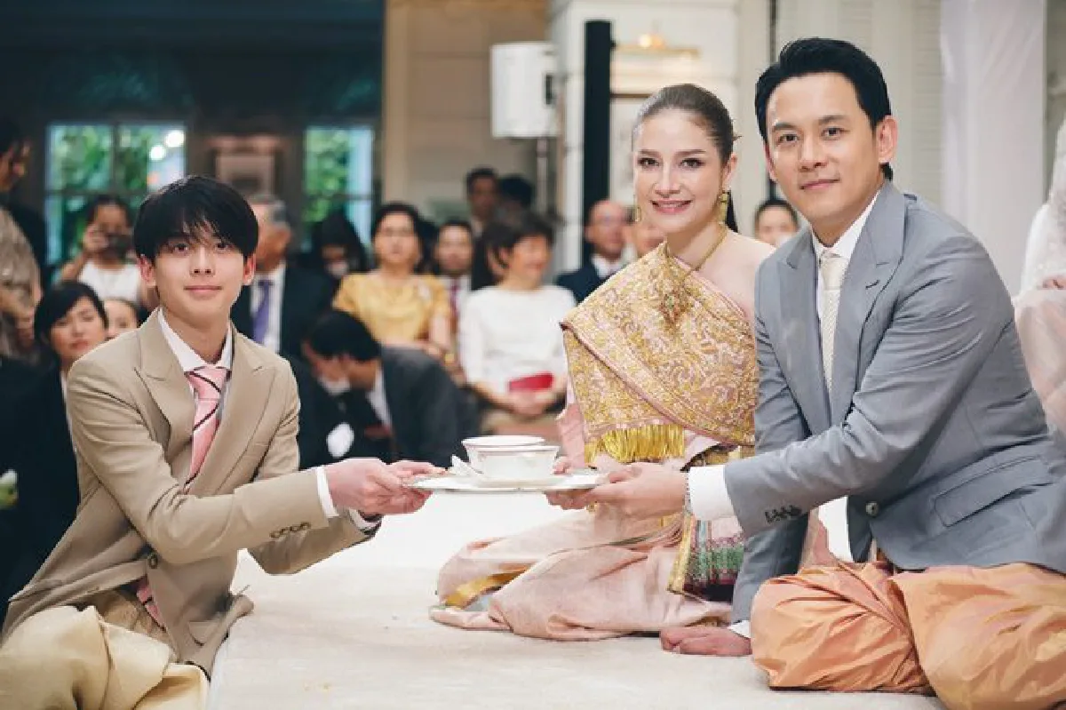 “พ่อฟลุค” เผยเหตุผลทำไม “น้องอชิ” ถึงหล่อและรวยที่สุดในวันงานหมั้น