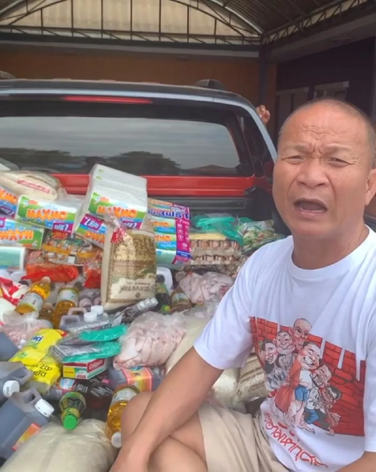 หม่ำ จ๊กมก กักตุนอาหารรอบ 2 หวั่นเหตุการณ์วันข้างหน้า พร้อมเผยเหตุผลฮาที่ต้องตุนทิชชู่