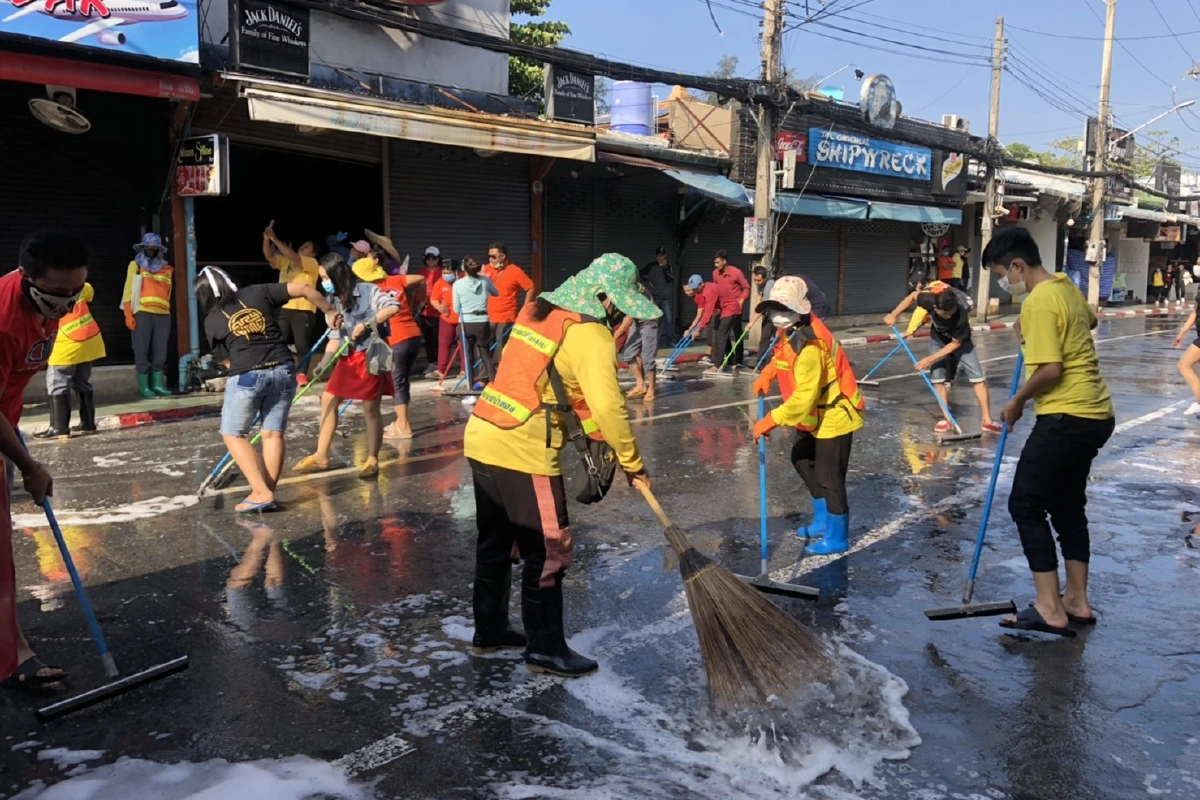 ป่าตองจัดบิ๊กคลีนนิ่งป้องกันโควิด-19 ผู้ประกอบการค้านปิดสถานบริการ